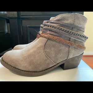 So Ankle Boots size 6